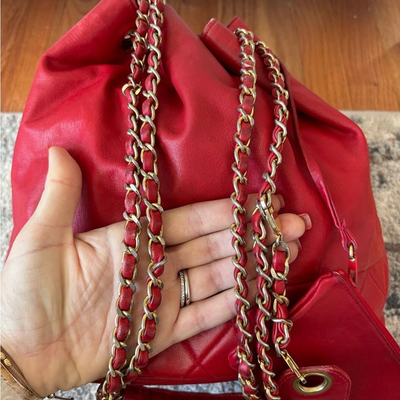 Authentic CHANEL red lambskin bucket with pouch - Picture 12 of 14